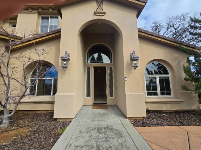 Building Photo - 3766 Mira Loma Dr