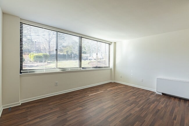 Foto del edificio - Charming garden-level 2-bedroom, 1-bath home