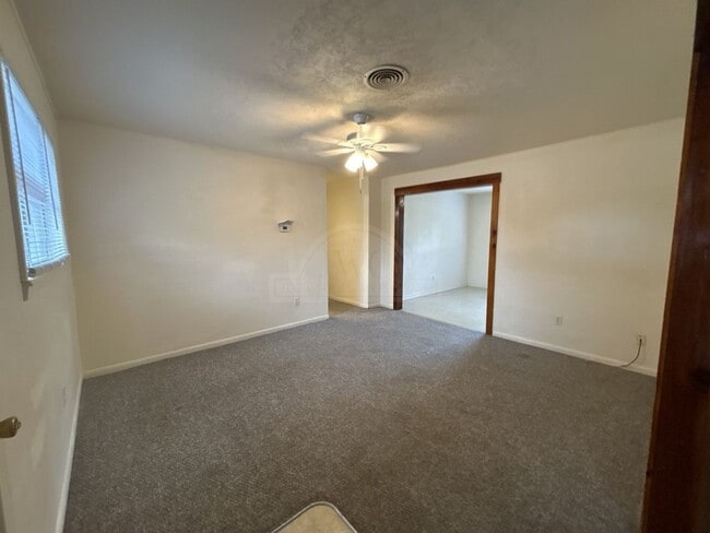 Building Photo - 2134 Circle Dr