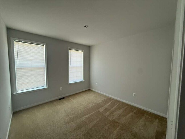 Foto del edificio - 5912 Whitehurst Ln