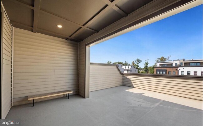 Foto del edificio - 22143 Penelope Heights Terrace