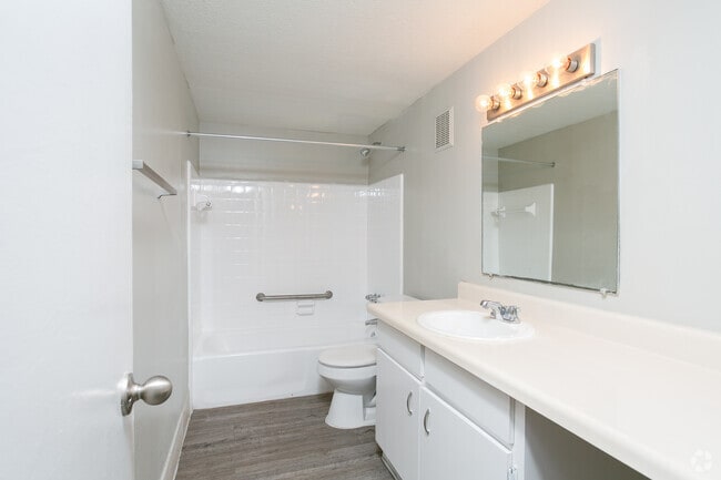 2BR-1.5BA-850sf - Oasis at San Marco