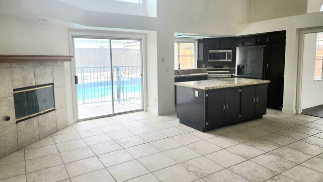 Foto del edificio - SW-4 bed/3 bath + pool house