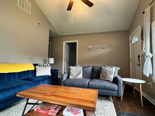 Foto del edificio - Room in House on Scott St NW