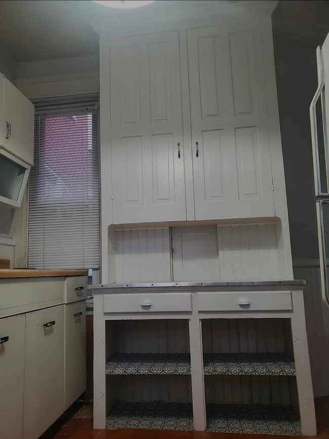 Plenty of storage - 38 N 3rd St