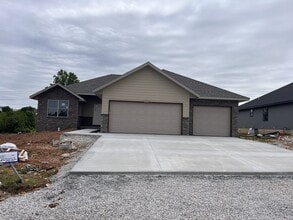 Building Photo - 922 S Pindall Ln