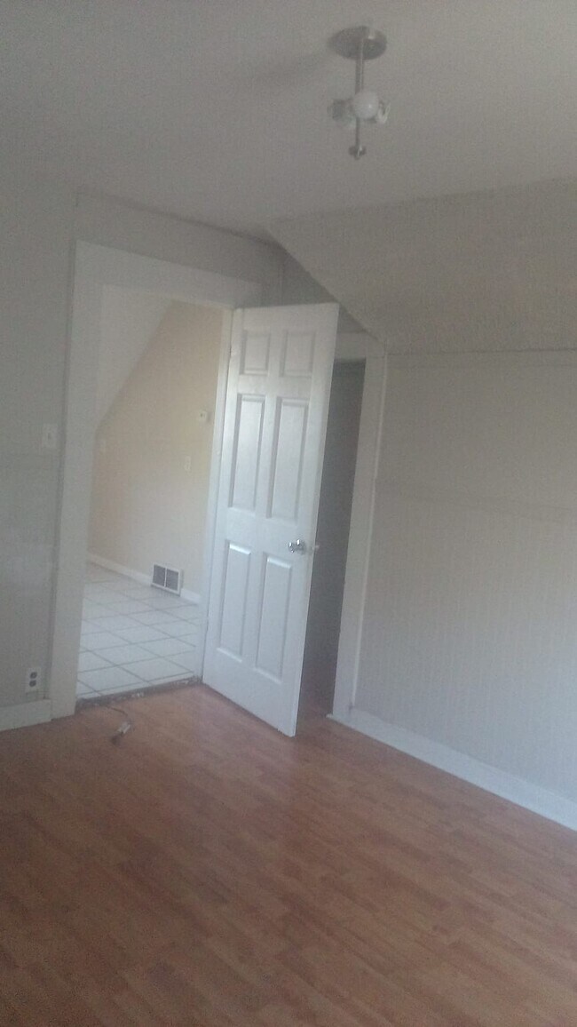 2da habitación - 709 E Brady St