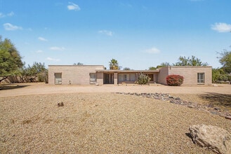 Building Photo - 4840 E Fanfol Dr