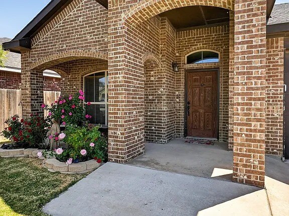 Foto del edificio - Comfy 3 Bed/2 Bath Midland Home with all appliances, backyard, attached garage, 6 min to grocery ...
