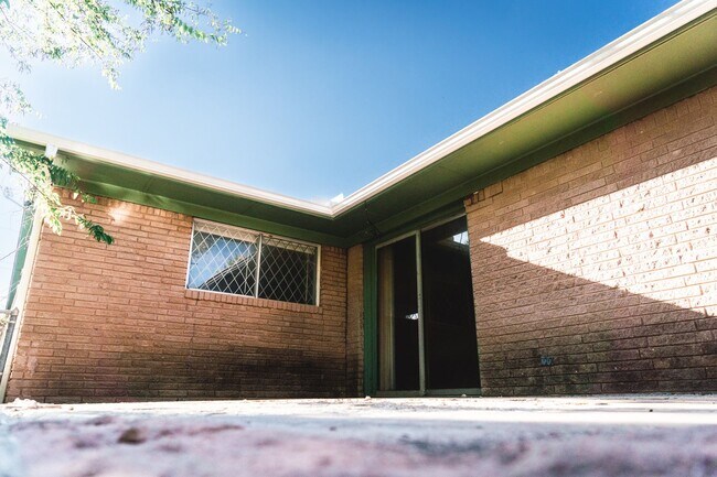 Building Photo - 1306 Hillside