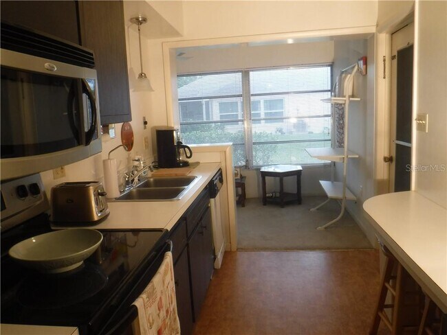 Foto del edificio - 8347 Brentwood Rd