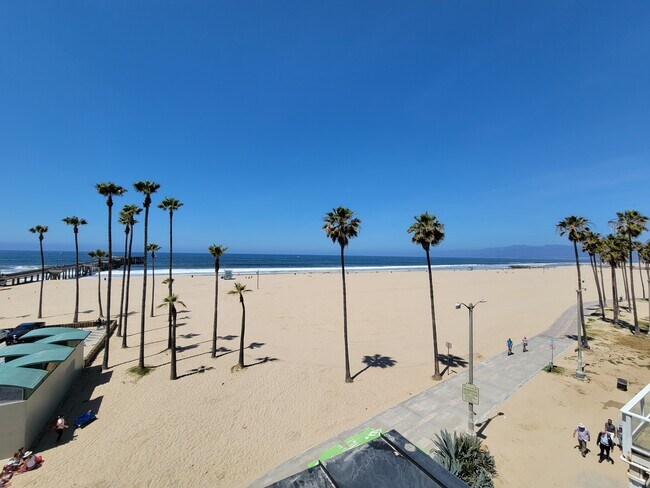 Building Photo - 3009 Ocean Front Walk