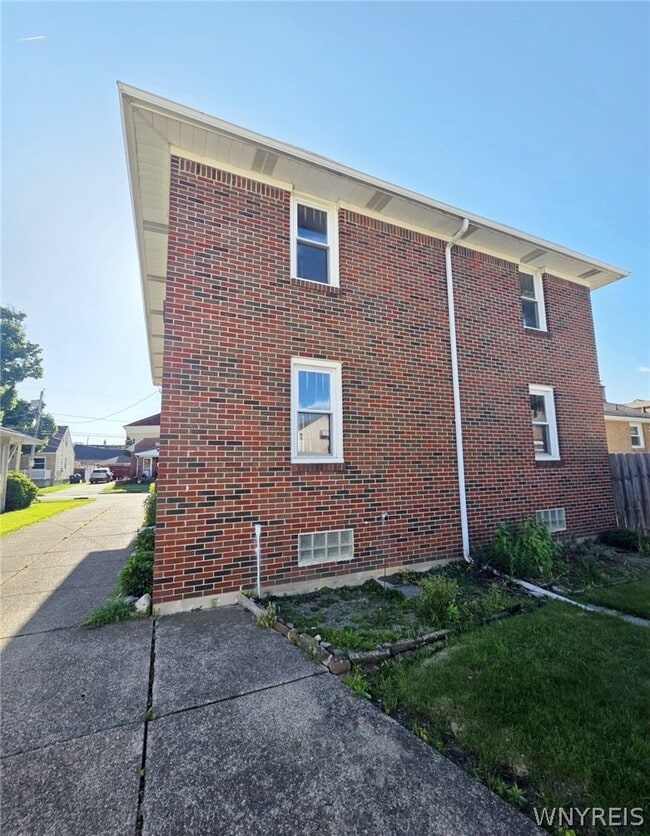 Building Photo - 181 Willett St