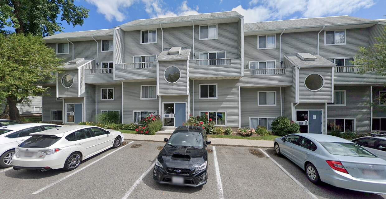 Building Photo - 142 North Beacon St