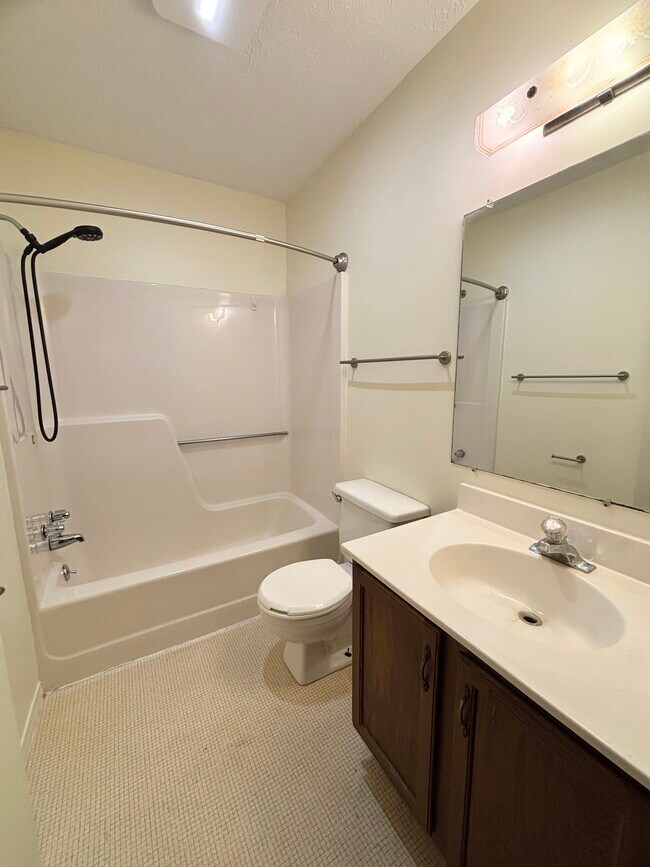 Foto del edificio - 528 Broadway Ave