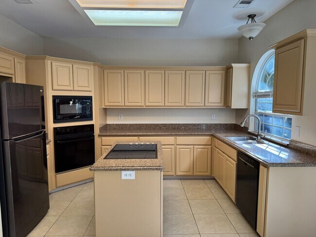 Building Photo - 3 Bedroom/2.5 Bathroom Finesilver Subdivision
