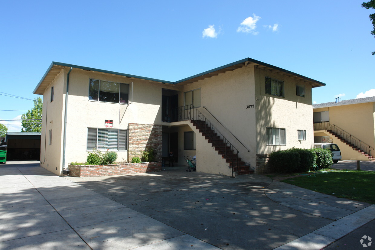 Primary Photo - 3077 David Ave