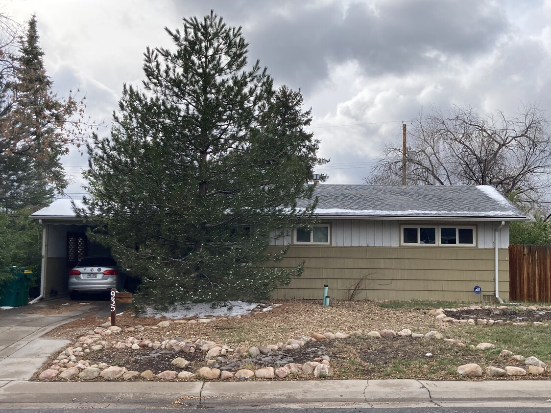 Foto principal - 935 N Moline St