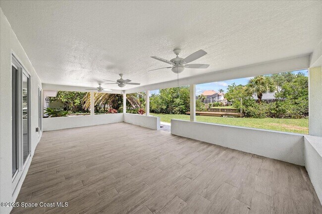Foto del edificio - 2060 Newfound Harbor Dr