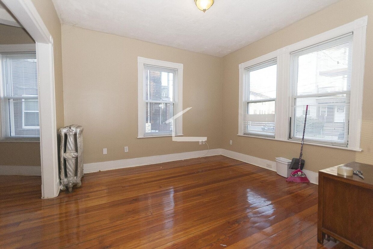 Foto principal - 6-bed/2-bath Lower Allston near BU