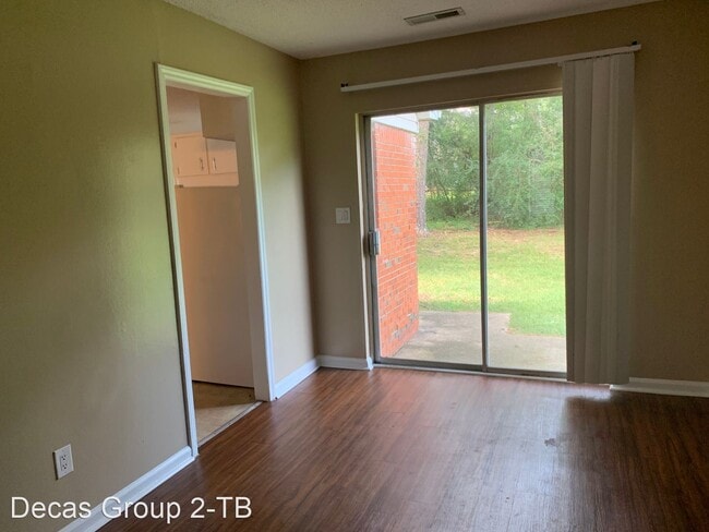 Building Photo - 2 br, 1.5 bath House - 1906 Lyle Drive