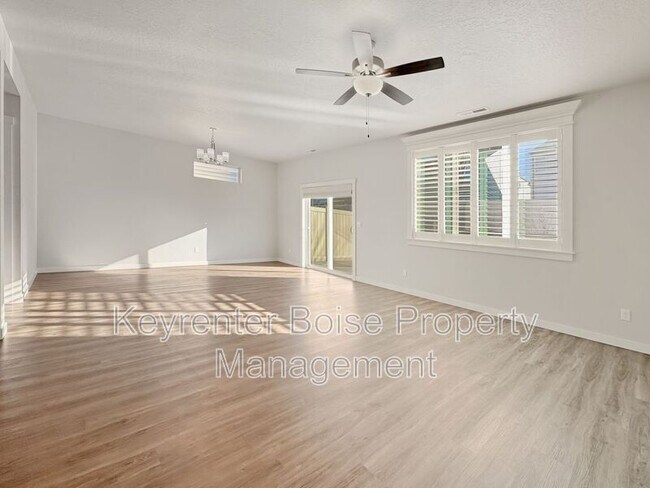 Foto del edificio - 2337 E Danzee Dr