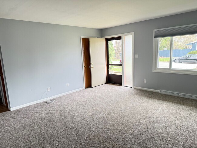 Foto del edificio - Extremely sharp 3 BR home in Normal