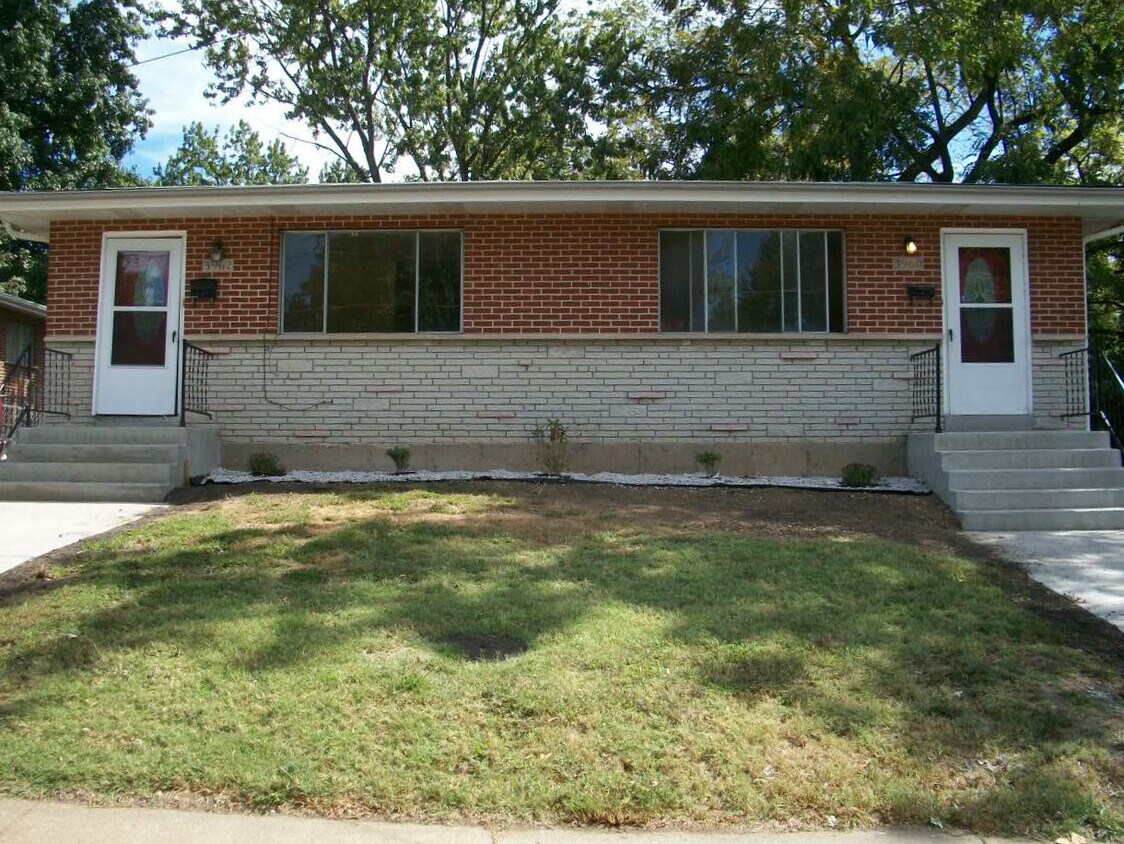 39603962 Geraldine Ave Unit 3962, Saint Ann, MO 63074 Room for Rent