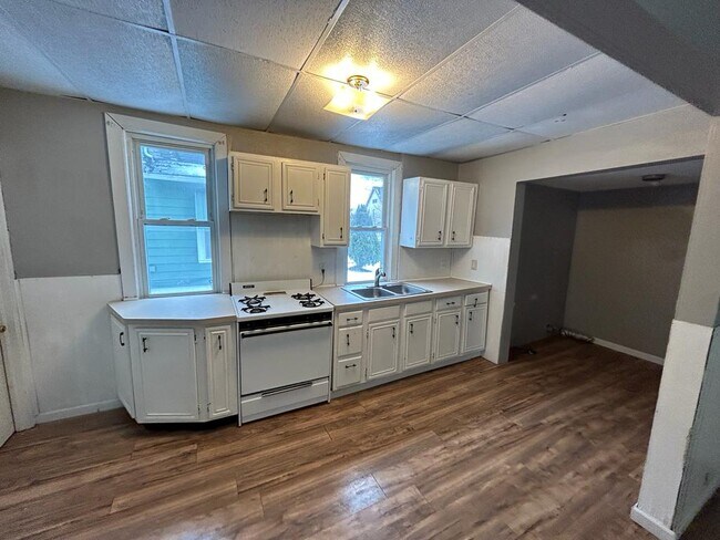 Building Photo - 20 Cherry Ave