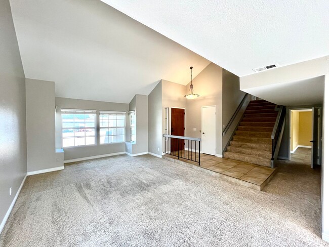 Building Photo - Beautiful 4B 2.5BA home in Chula Vista