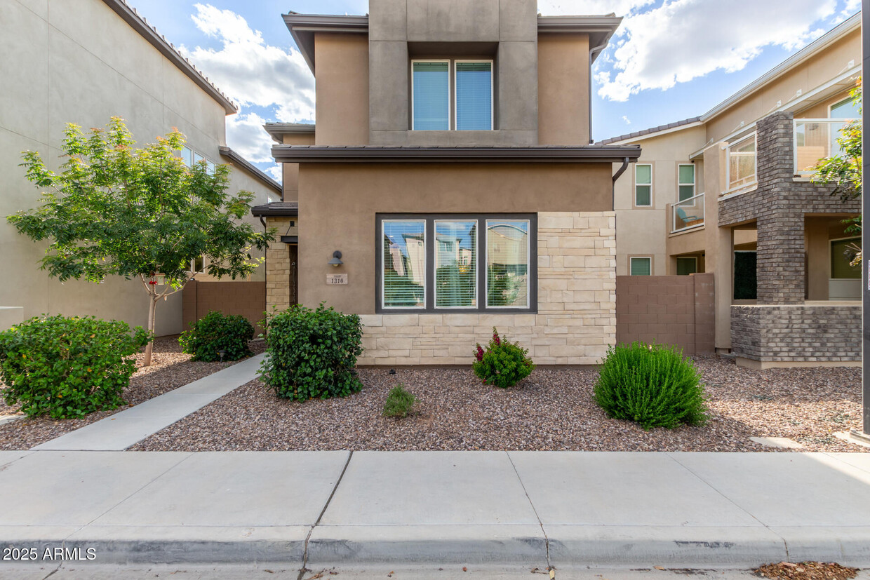 Foto principal - 1310 N Zane Dr