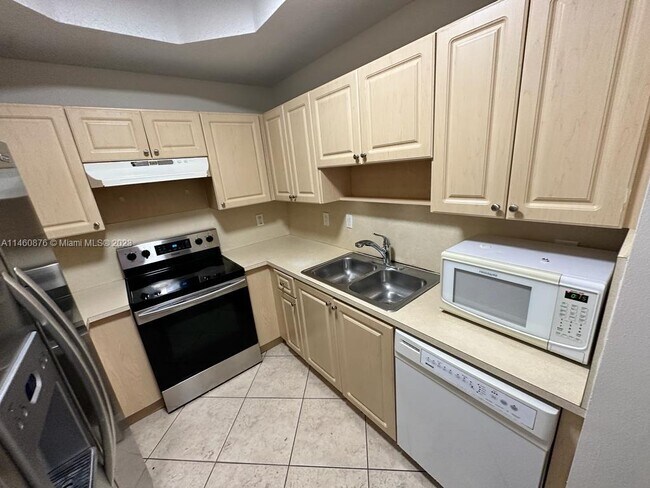 Foto del edificio - 2300 Coral Reef Ct