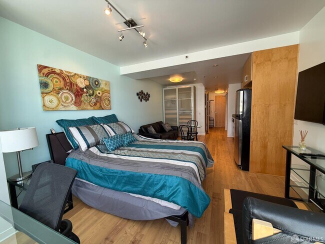 Foto del edificio - 750 Van Ness Ave