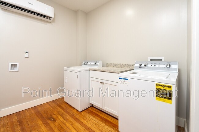 Foto del edificio - 2328 E Douglas Ave