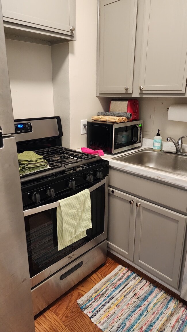 Building Photo - 2800 Wisconsin Ave NW