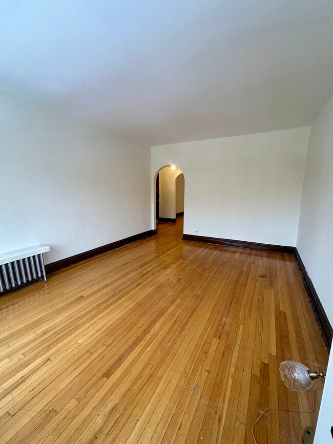 Living room (angle 2) - 4036 N Mozart St