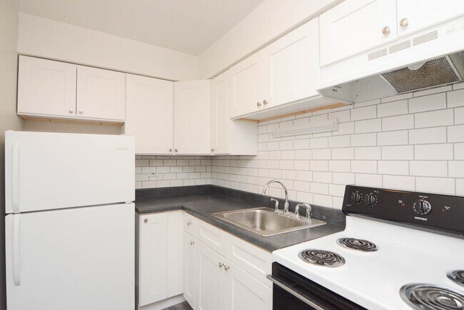 Foto del edificio - 541 W Briar Pl