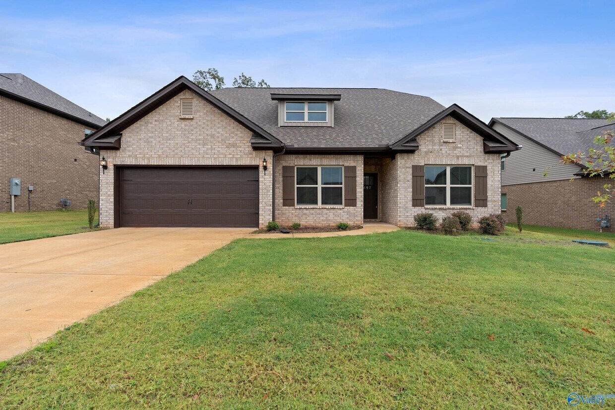 Foto principal - 162 Flintridge Dr