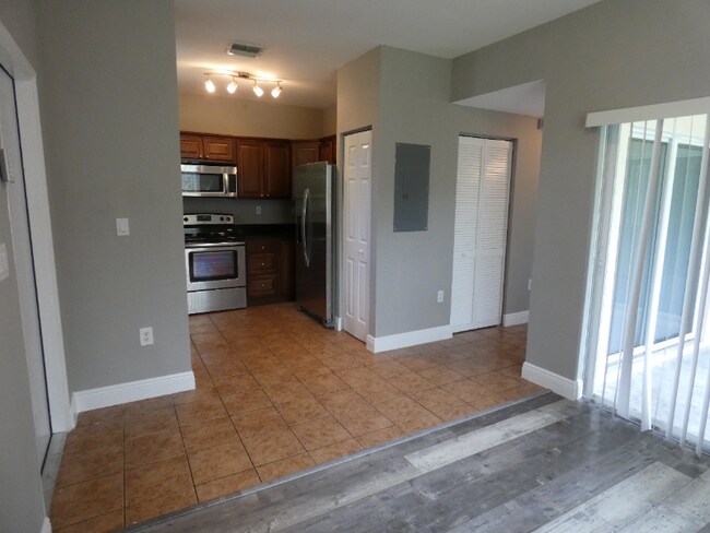 Foto del edificio - 17343 NW 7th Ave