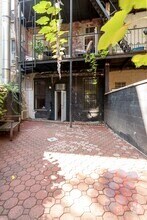 Building Photo - 564 Hudson St