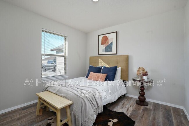 Building Photo - 502 S Evergreen Ave
