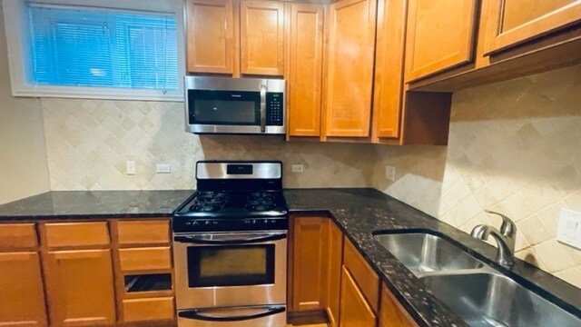Foto del edificio - 6155 N Ravenswood Ave