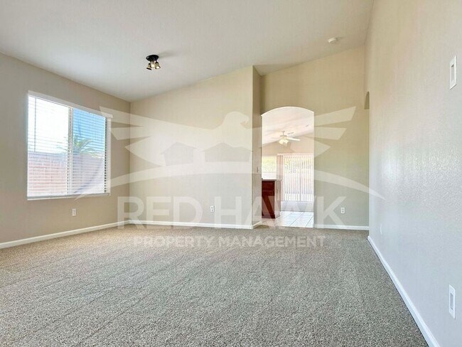 Building Photo - 437 W San Angelo St