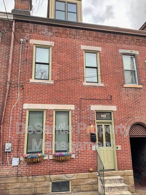 Building Photo - 153-43rd 1/2 43rd 1/2 St