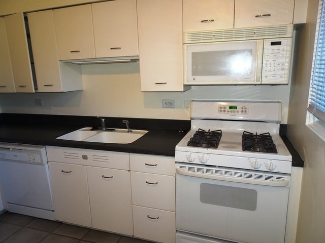 Building Photo - 208 Kenston Ct