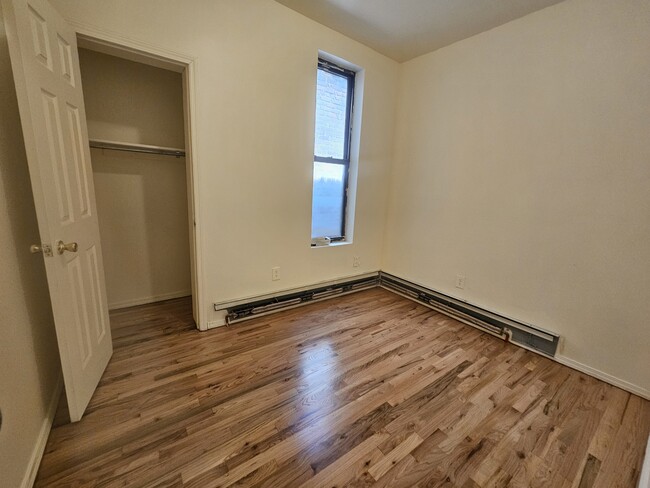Building Photo - 34 Oakland Pl