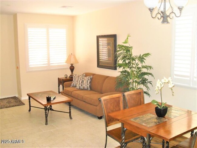 Foto del edificio - 9848 N Desert Rose Dr