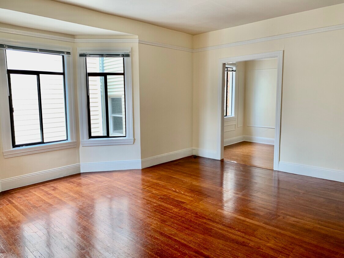 Primary Photo - 2453 Lombard St