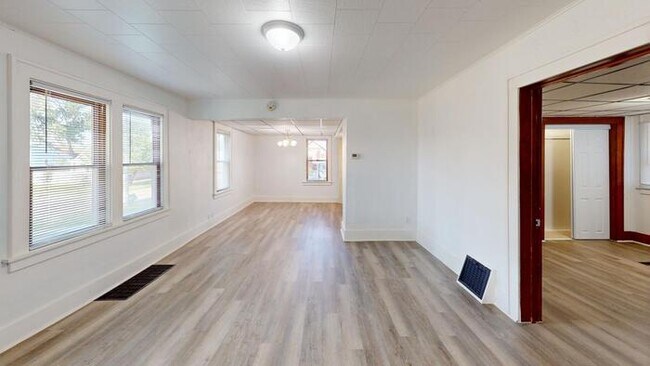 Foto del edificio - 300 4th St NE