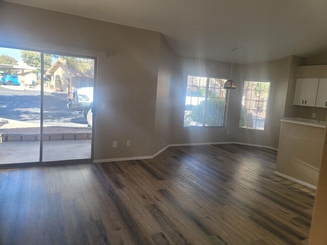 Building Photo - 2 Bedroom Sawmill Cove Unit Contact Property Pros Property Management for more details